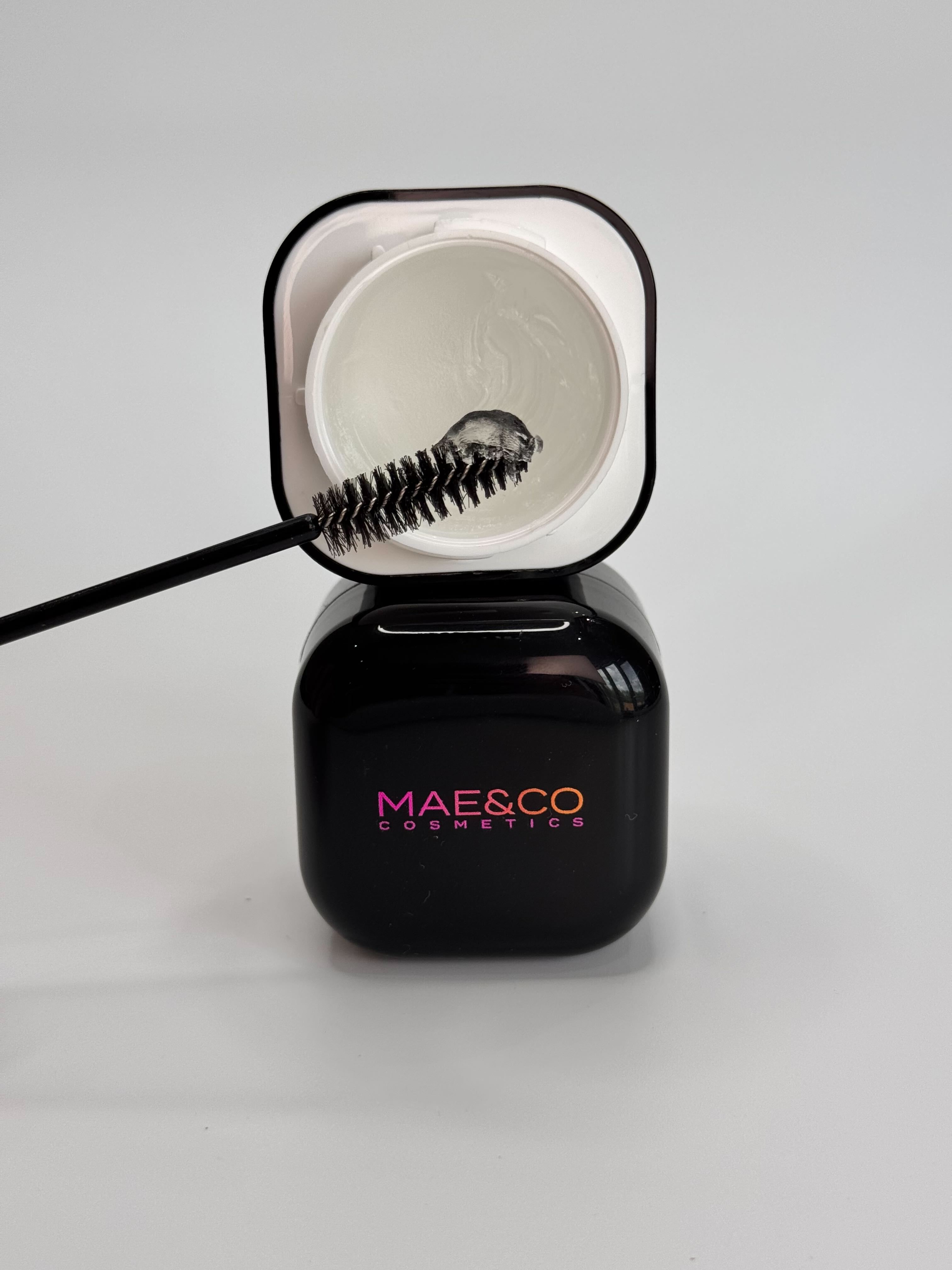 Natural  Brow Gel for a Laminated Look